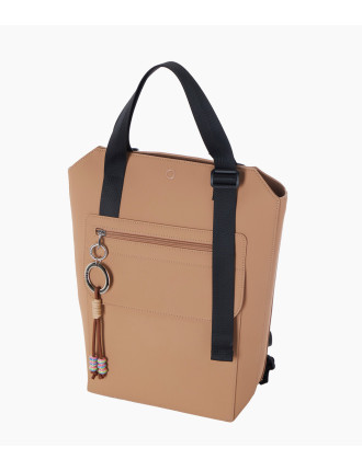 O bag Zaino Ginseng sandbeige ryggsäck vinkelsida
